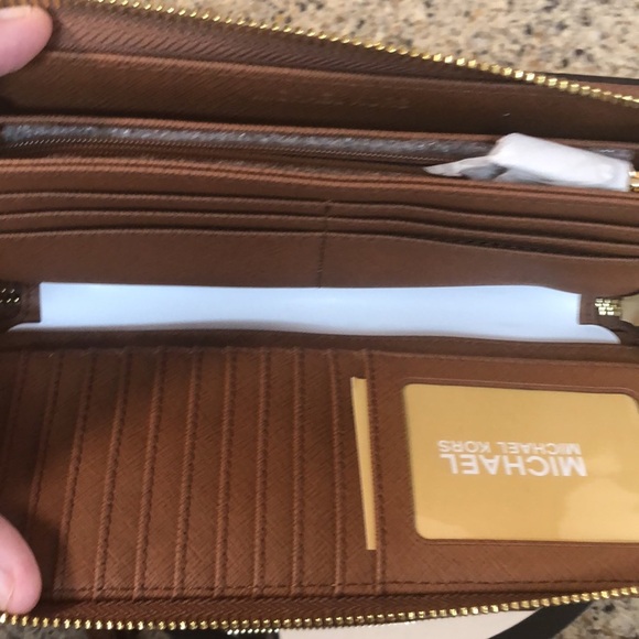 Michael Kors Jet Set Saffiano Leather Travel Continental Wristlet Wallet, NWOT - Picture 6 of 7